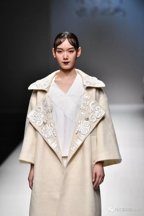 饕餮盛宴 看彝族服飾在中國(guó)國(guó)際時(shí)裝周上大放異彩