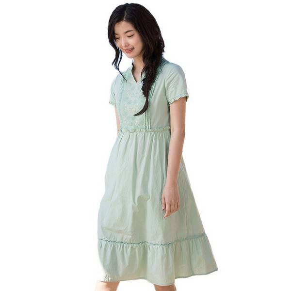 冰爽解暑，淺綠色連衣裙回歸清新自然